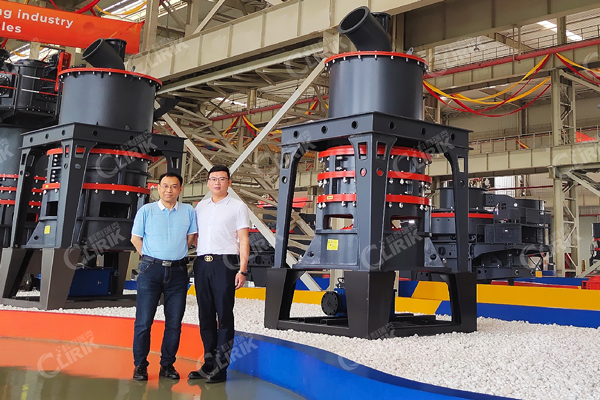 譚會長和科利瑞克人員合影